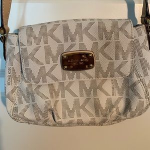 Everyday crossbody Micheal Kors Purse!